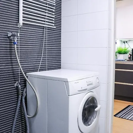 Green-themed Modern Studio At The Center Apartmán *